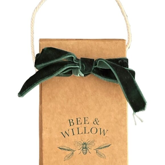 Holiday Embossed Ceramic Balsam and Cedar Branch Reed Diffuser Bee & Willow NEW - Picture 5 of 14